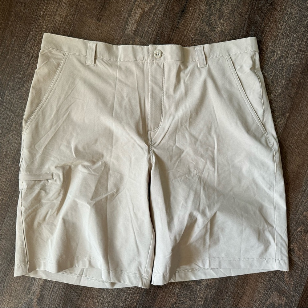 Columbia PFG Shorts Men's Size 38W 10L Khaki Chino Pockets Outdoor Fishing Logo